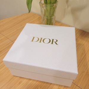 Dior white carbord textured gift box